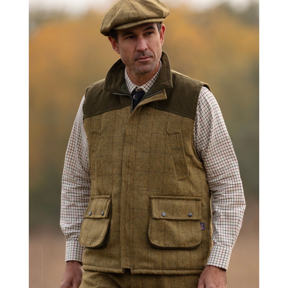 warrington-gilet-light-sage-model-1