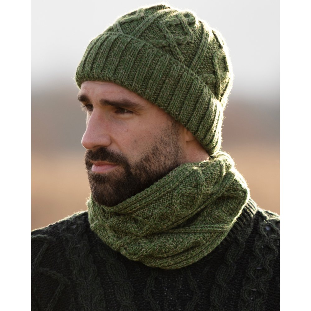 harwell-snood-meadow-green-model