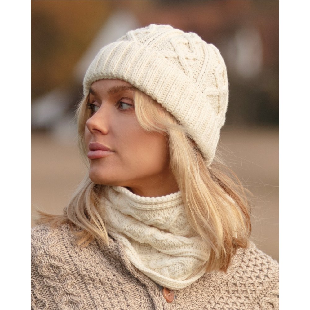 harwell-snood-pearl-model-2