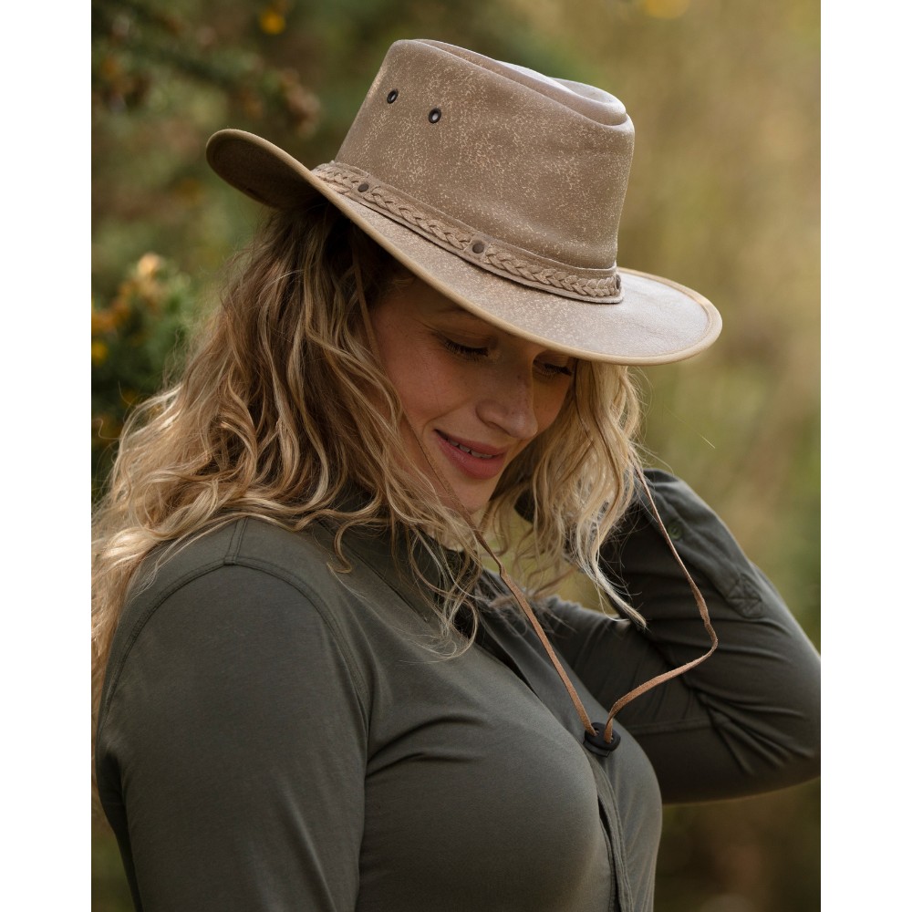 canyon-outback-hat-beige-model