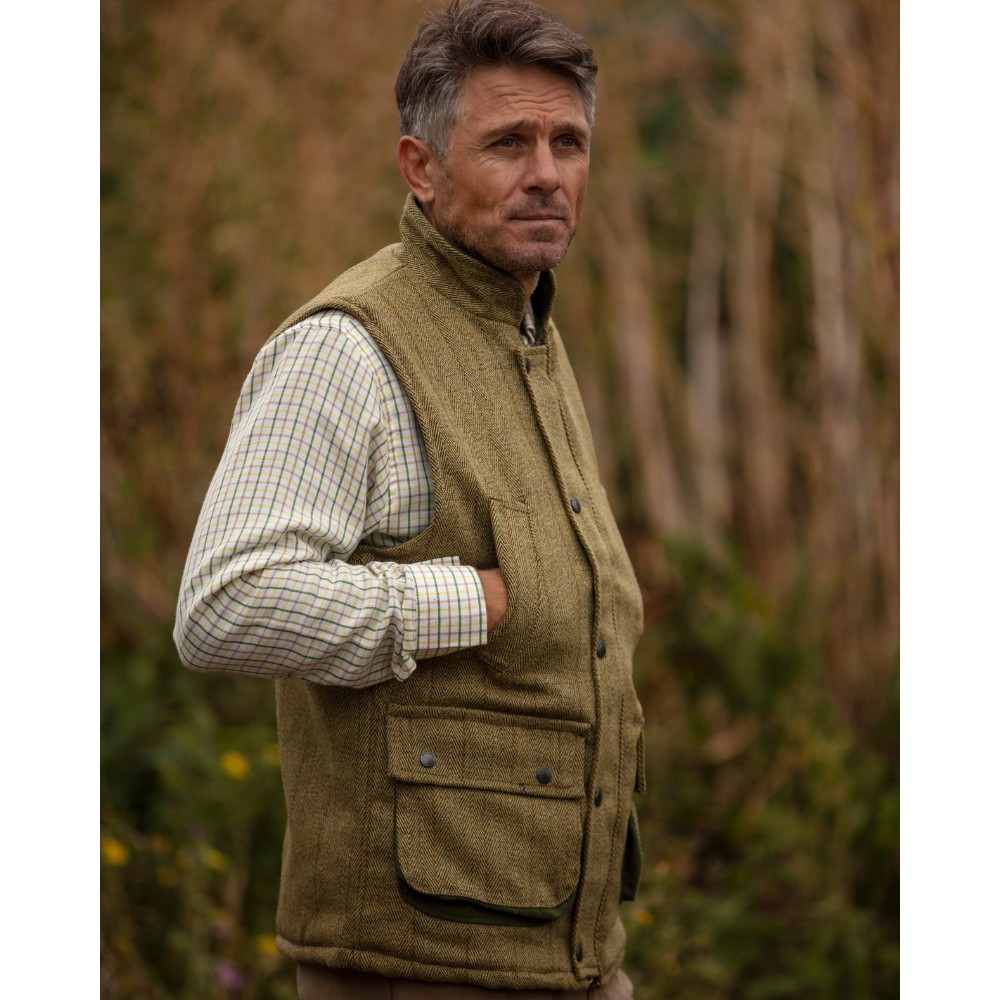 barrington-gilet-light-sage-model