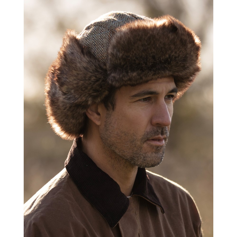 charles-trapper-hat-white-sand-model