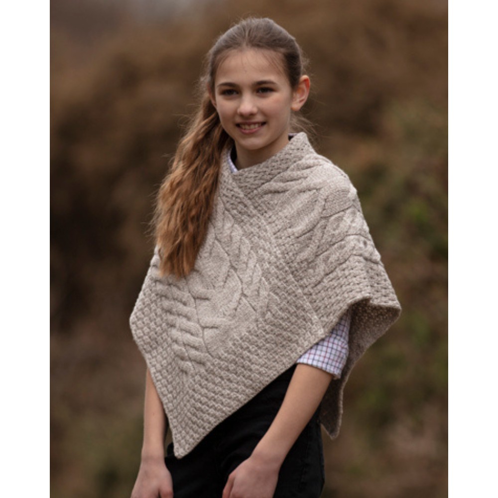 cotebrook-poncho-marble-grey-model