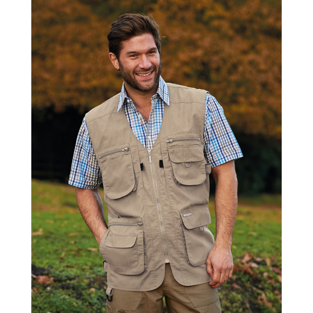 dale-multi-pocket-gilet-stone-model