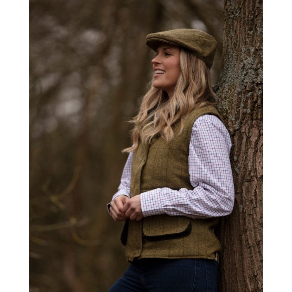 bayston-gilet-light-sage-model