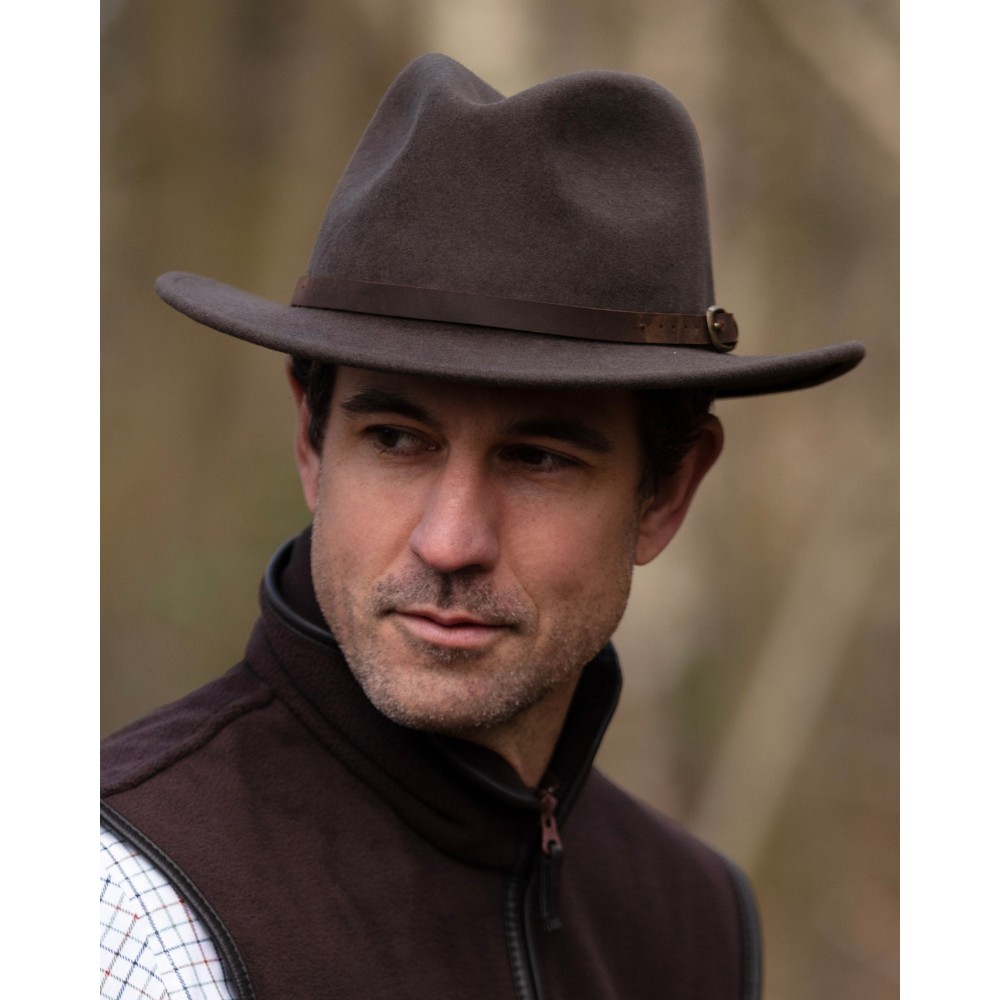Male model wearing the Walker & Hawkes Wool Felt Dalby Outback Hat in brown.