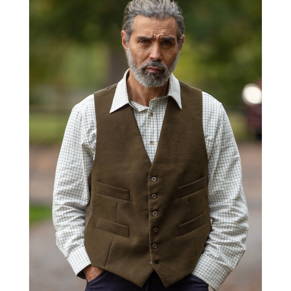 model image of amersham waistcoat in olive