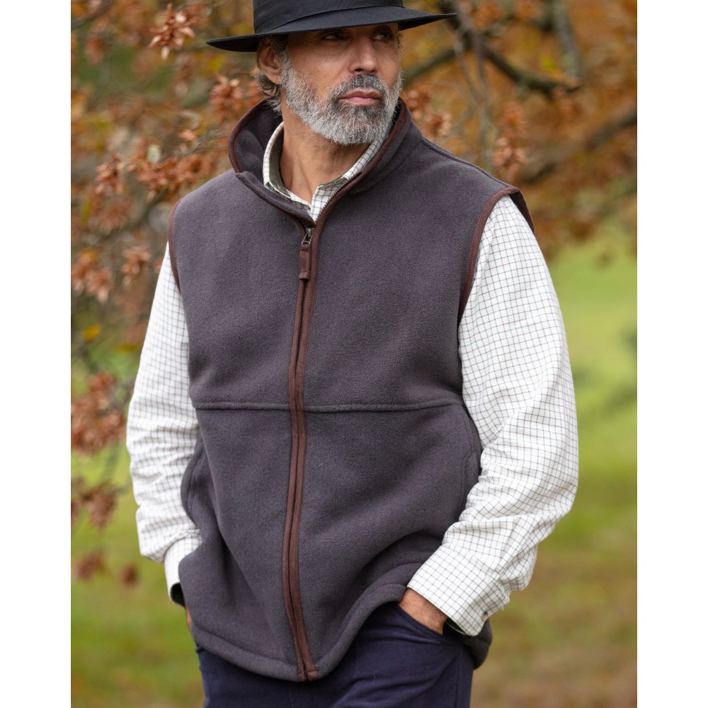 yeovil-gilet-charcoal-model-1