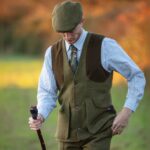 Berston-gilet-dark-sage-model