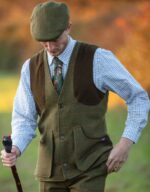 Berston-gilet-dark-sage-model.jpg