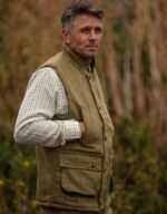 barrington-gilet-light-sage-model.jpg