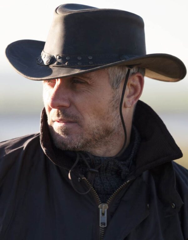 brisbane-outback-hat-autumn-brown-model.jpg