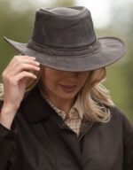 canyon-outback-hat-brown-model.jpg