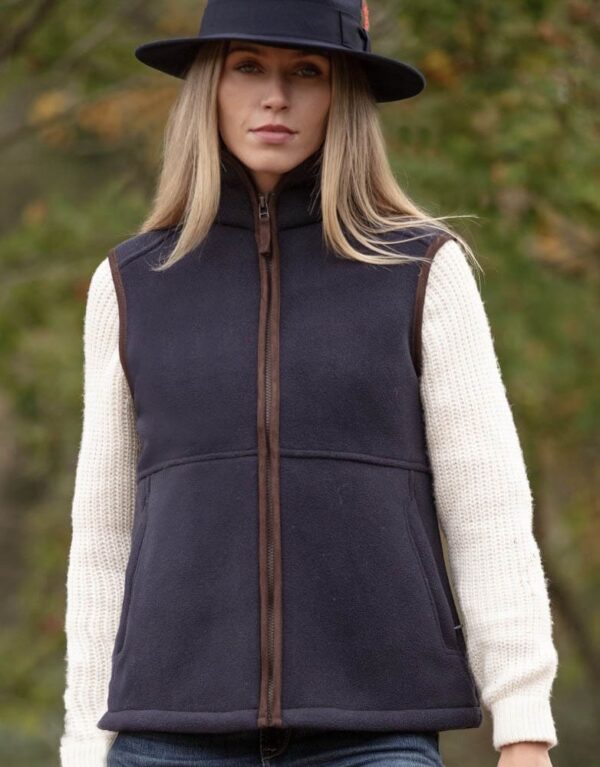 guildford-gilet-navy-model-1.jpg