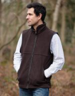 hampton-gilet-brown-model.jpg