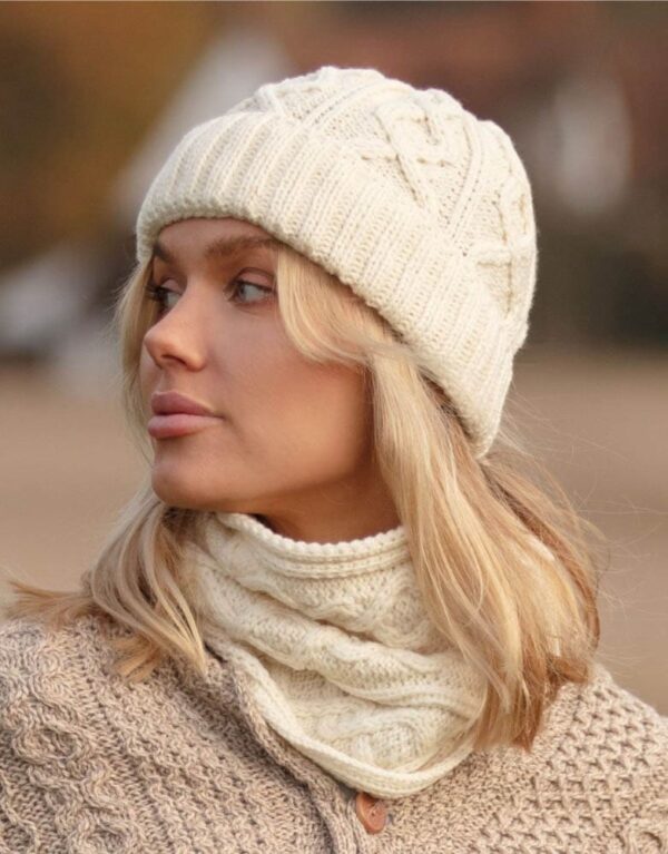 harwell-snood-pearl-model-2.jpg
