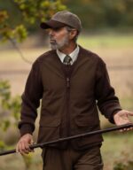 stambridge-gilet-brown-model-1.jpg