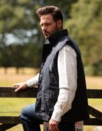 winchester-gilet-navy-model.jpg