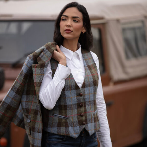 Ladies-Bayton-Gilet-Sky-Blue-Model