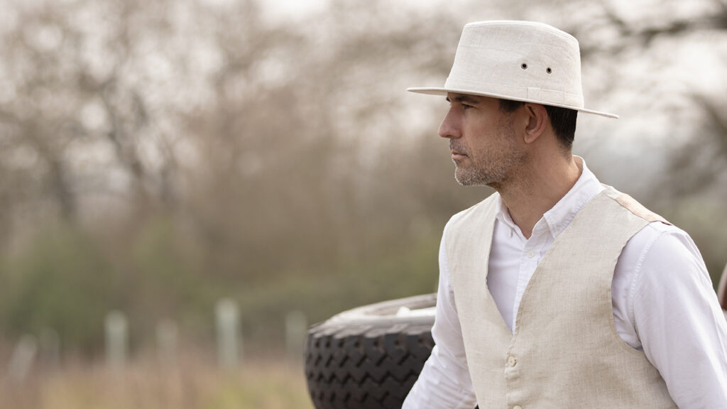 Man wearing a Baird McNutt Irish Linen Gleno Safari Hat.